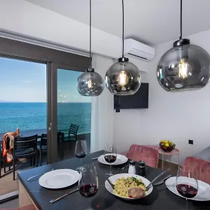 https://alpha-suites.rethymnohotels.net