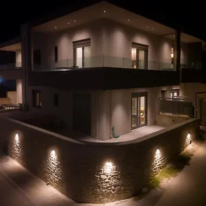 https://dreta-suites.rethymnohotels.net